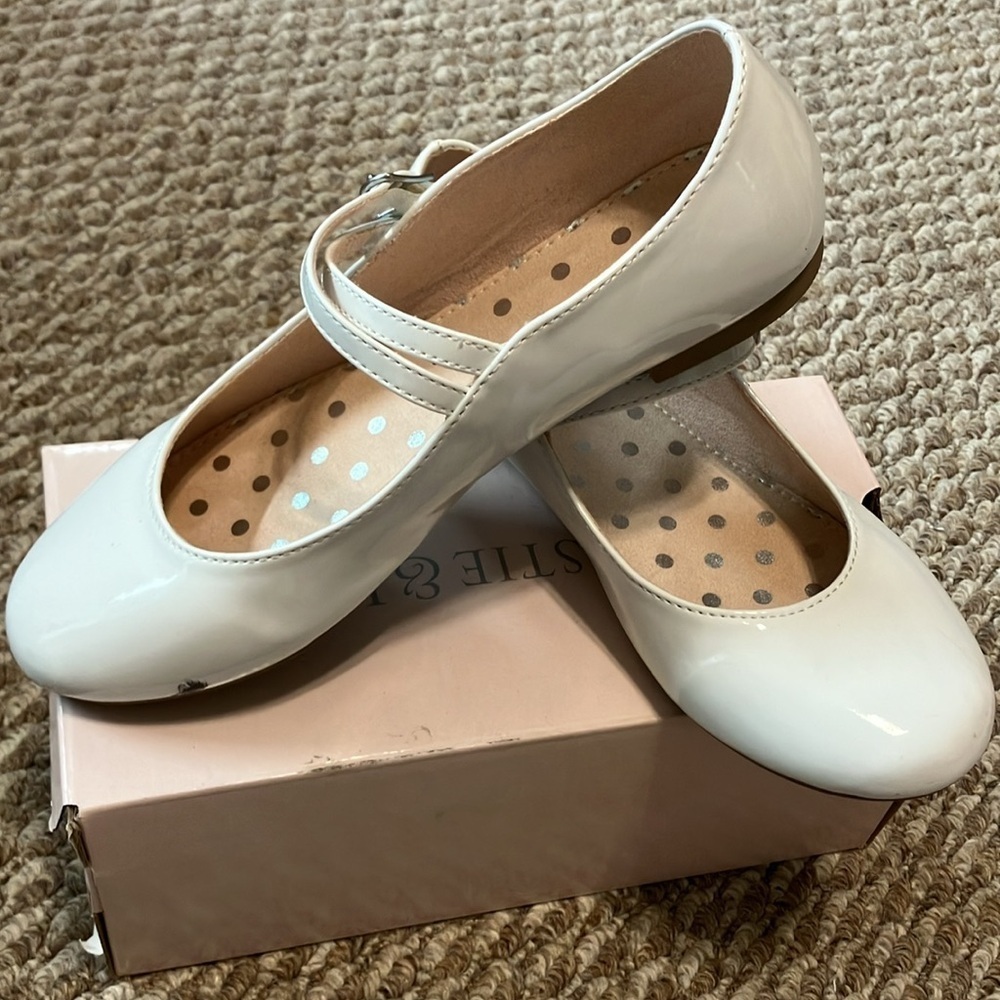 Christie & Jill Size 4 White Patent Flats with Strap. Preloved